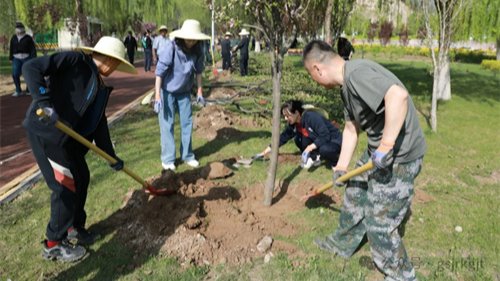 “植此青綠，共繪青山”——甘肅金控集團(tuán)開(kāi)展義務(wù)植樹(shù)活動(dòng)